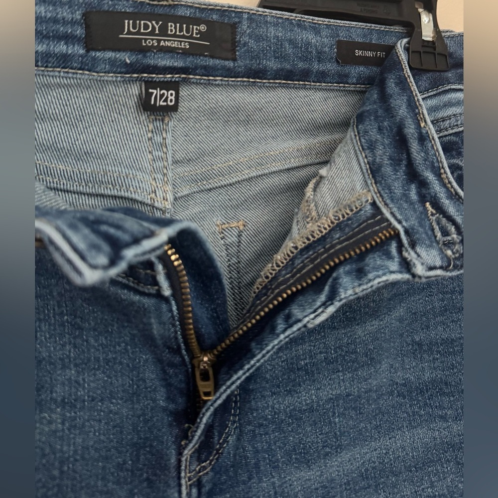 Judy Blue Skinny Fit Jeans Women’s Size 7/28 Medium Wash Stretch Denim Whiskered - Picture 3 of 6